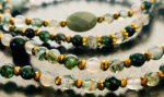 Sautoir en agate naturelle dans les tons verts